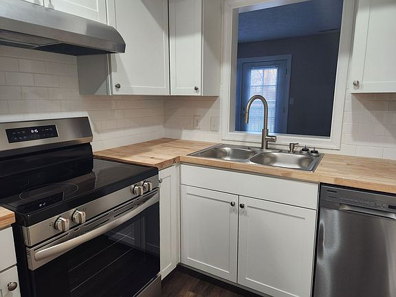 2nd image of 132-144 Oakwood Dr #132