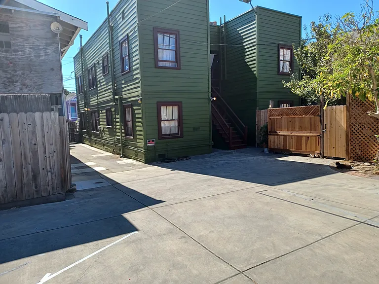 1084 Aileen St — Photo 21