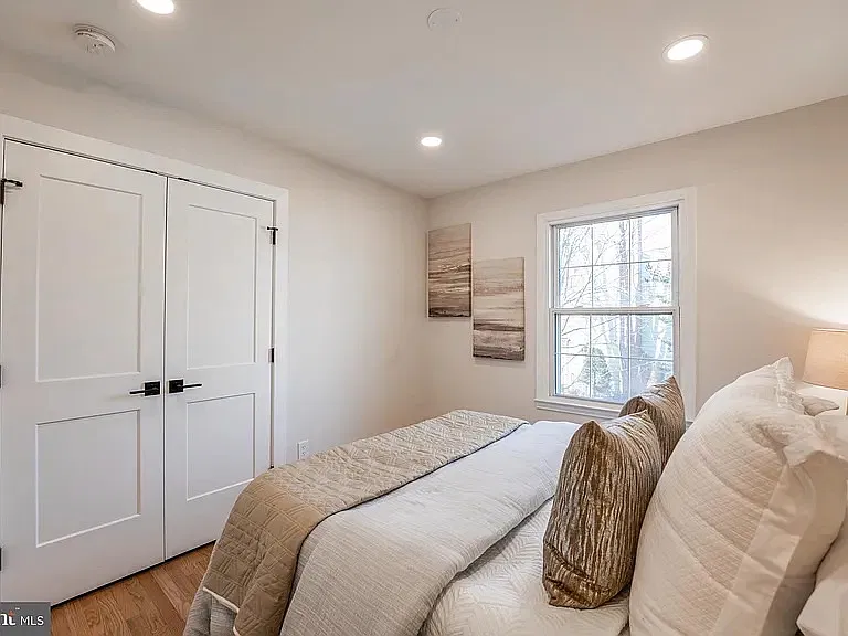 4 bed, 3.5 bath, 2310 sqft, $3,500 — Photo 4