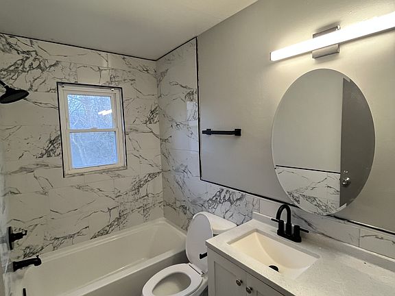 3rd image of 2984 Benchwood Rd #1