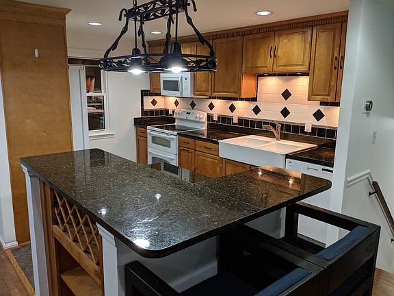 Island w/ Pot Rack Lighting