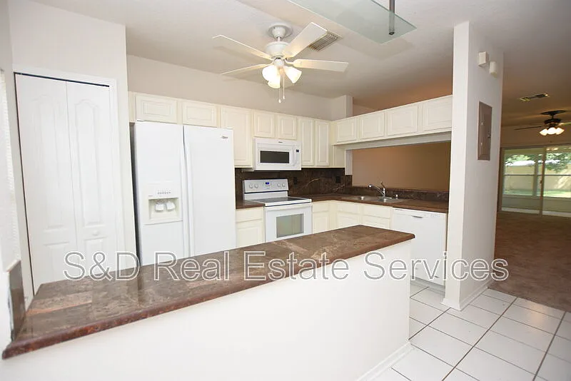 2 bed, 2.5 bath, 1184 sqft, $1,800 — Photo 2