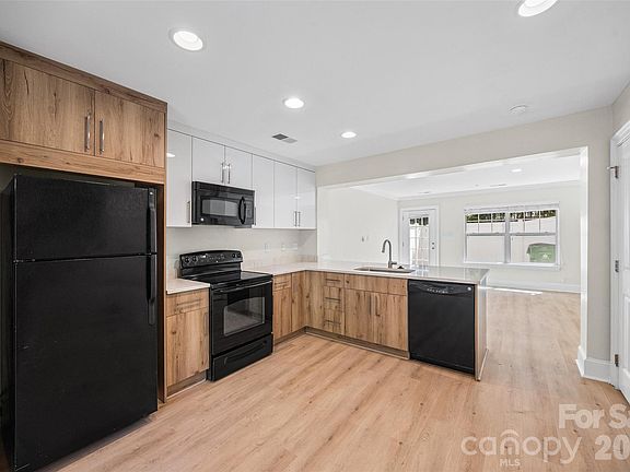 2nd image of 5306 Park Rd #5320