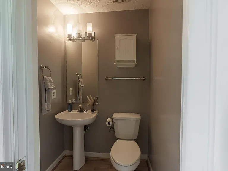 8329 Wades Way — Photo 4