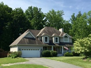 8 Larkspur Ln, Newton, NJ 07860
