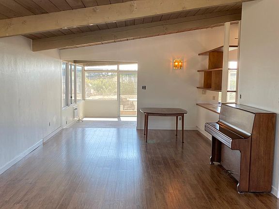 Living/Dining Room (13_ x 30_)