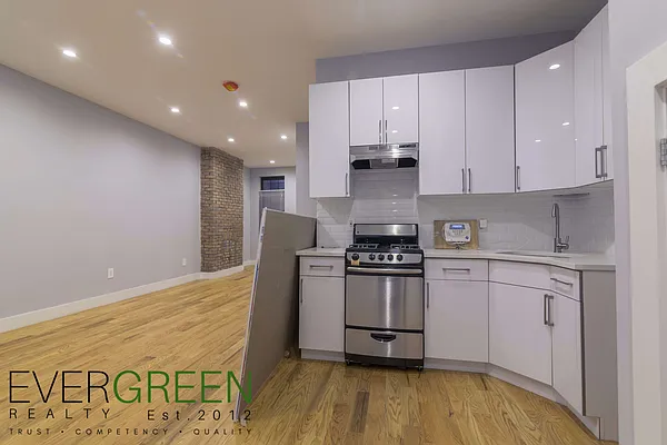 Rented by Evergreen Apartments BK | media 1