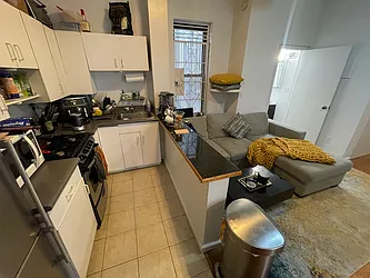 Rented by R New York