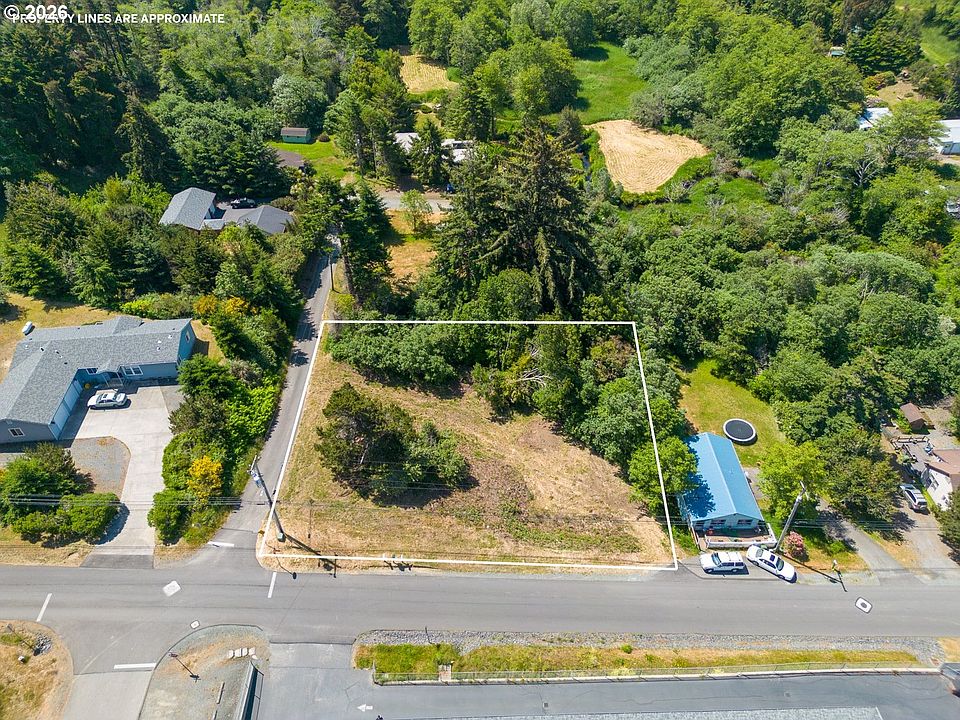 1st image of 770 3rd St SE