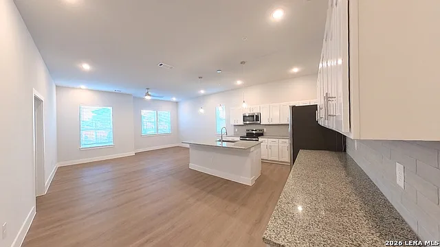 2 bed, 2.0 bath, 1215 sqft, $1,650 — Photo 4