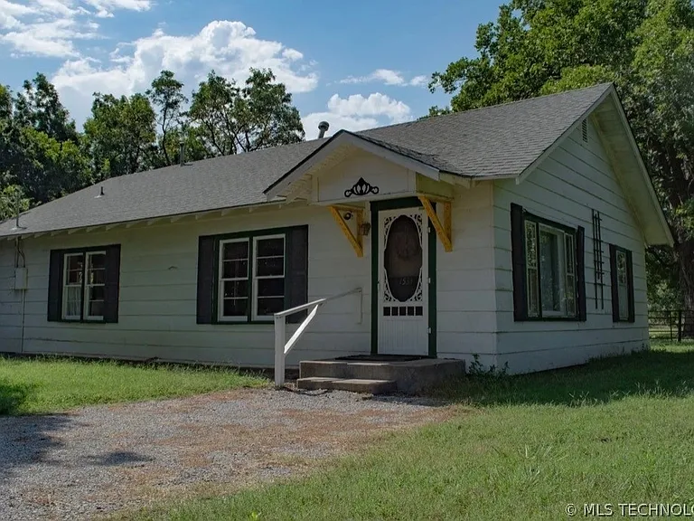 1537 Sooner Rock Rd — Photo 1