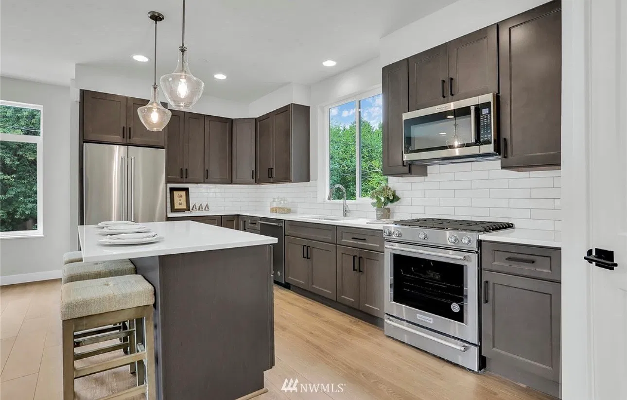 4 bed, 3.5 bath, 1810 sqft, $1,200 — Photo 2