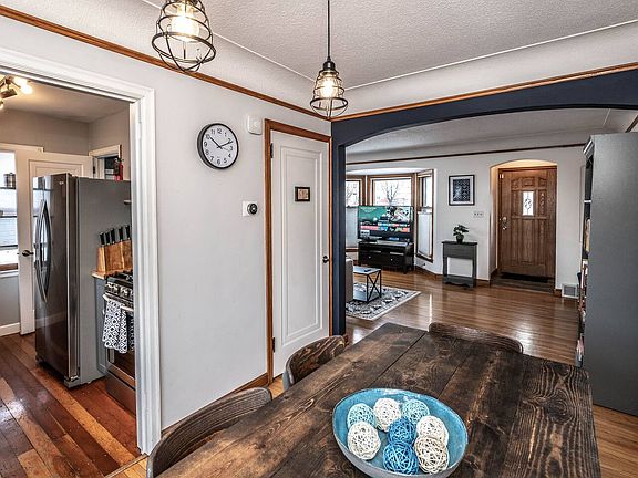 5th image of 3258 32nd Ave NE
