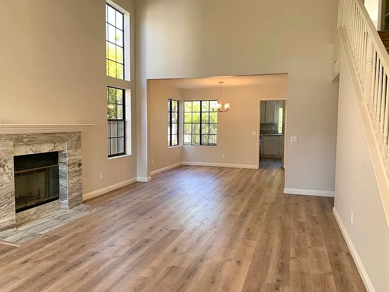 10725 Wallingford Rd — Photo 1