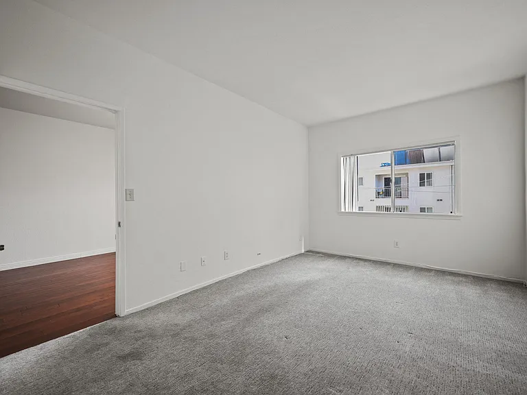 111 S Croft Ave — Photo 18