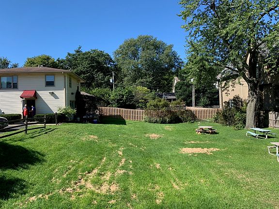 5th image of 821 E Chicago Ave