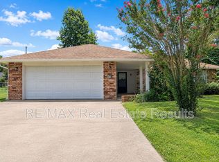 1810 Crouch St, Bentonville, AR 72712