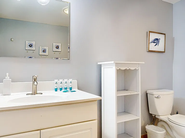 1 E Grand Ave #403 — Photo 22