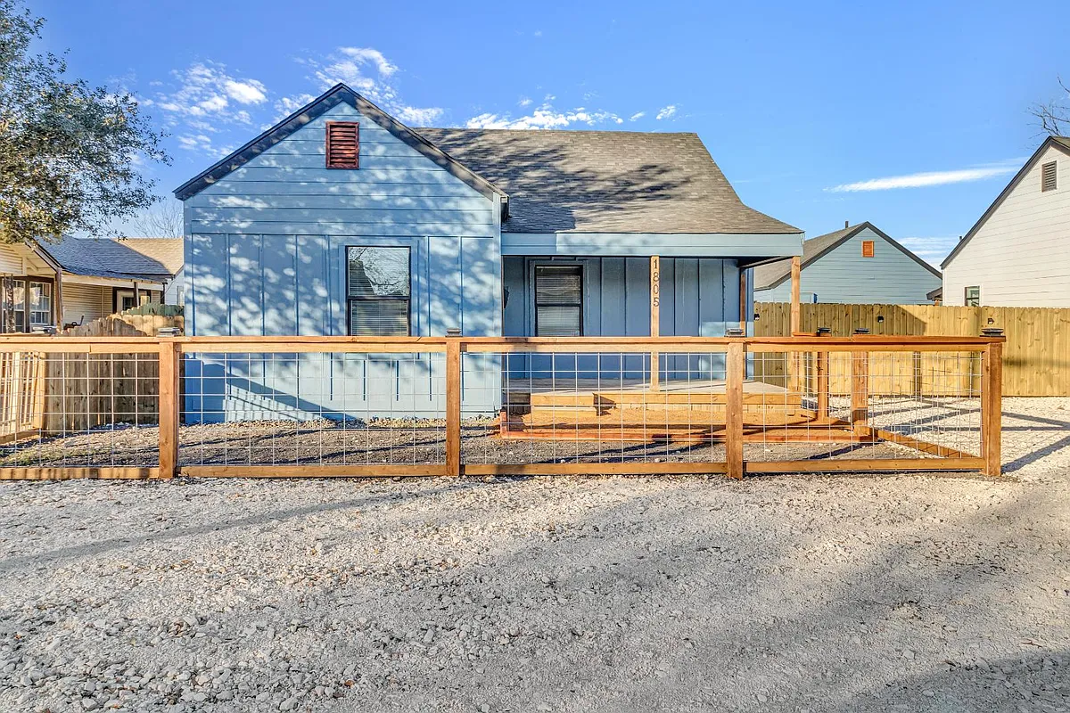Unit Photo - 1803 Texas Ave #1805
