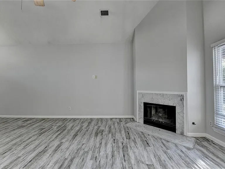 1112 Ashbury Dr — Photo 10