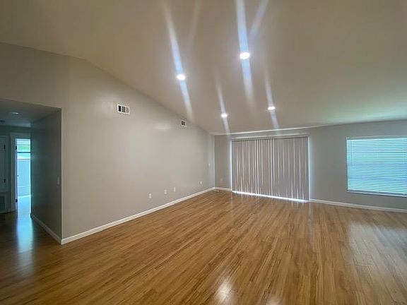 2nd image of 4606 Palace Pl