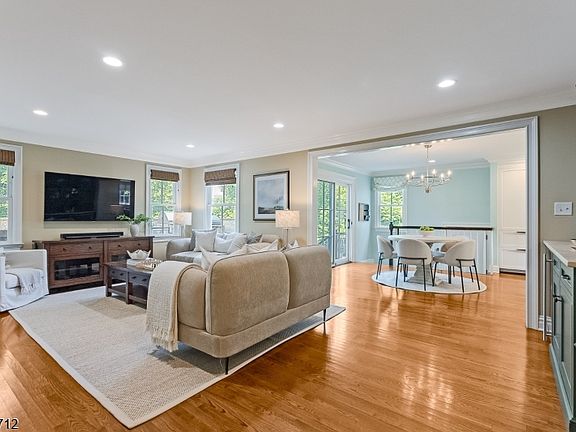 2nd image of 40 Sunnybrook Rd