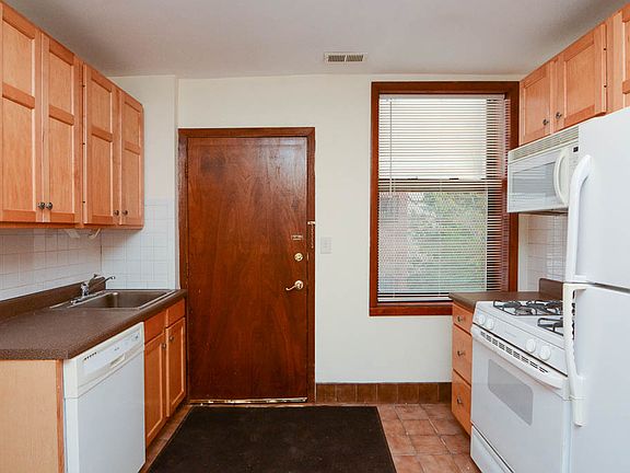 2nd image of 149 W Chicago Ave Unit 3