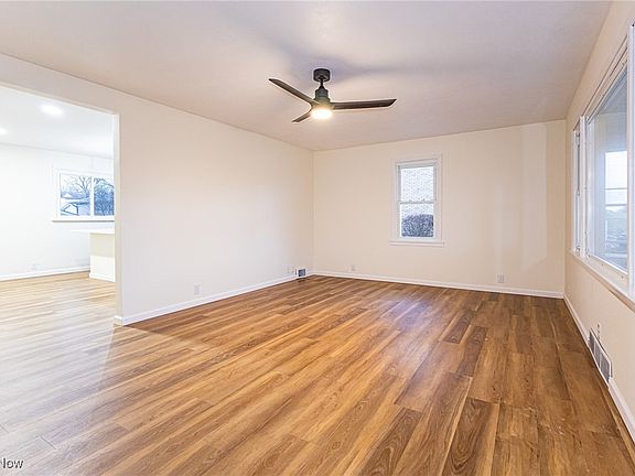 4th image of 109 Linmar Ave