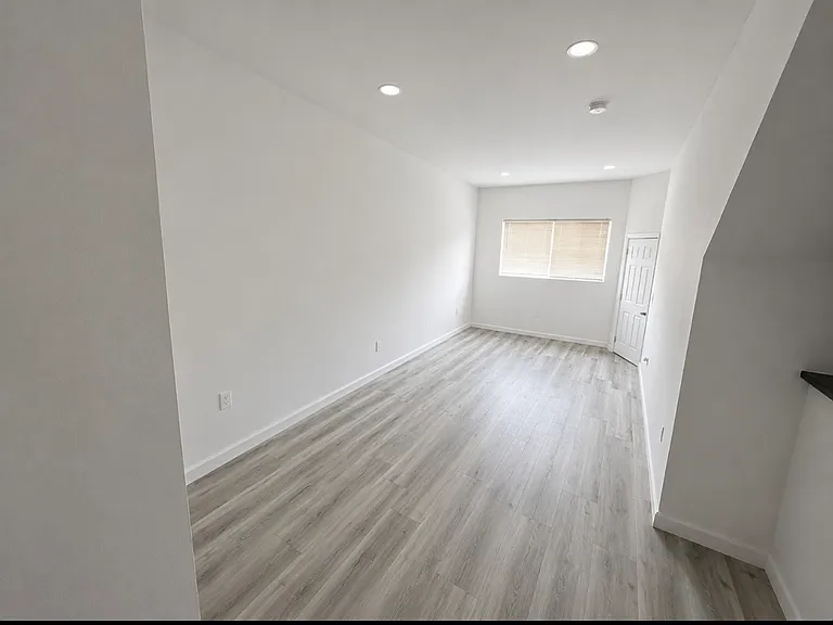 2111 W 54th St #2 — Photo 3