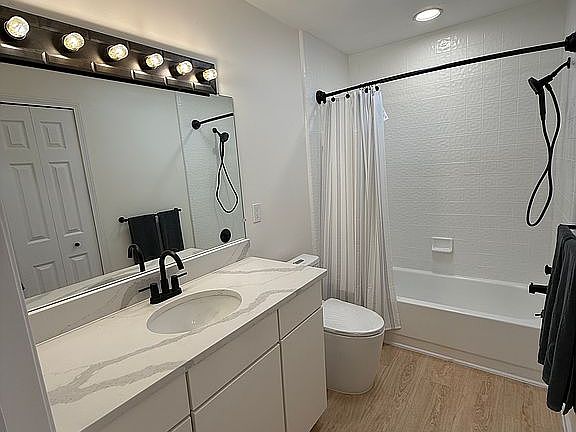 2 Bathroom 