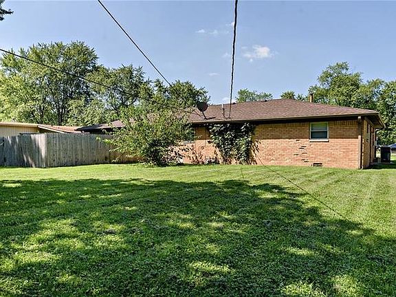 3rd image of 2811 N Hawthorne Ln