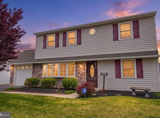 55 Canoe Birch Rd, Levittown, PA 19057