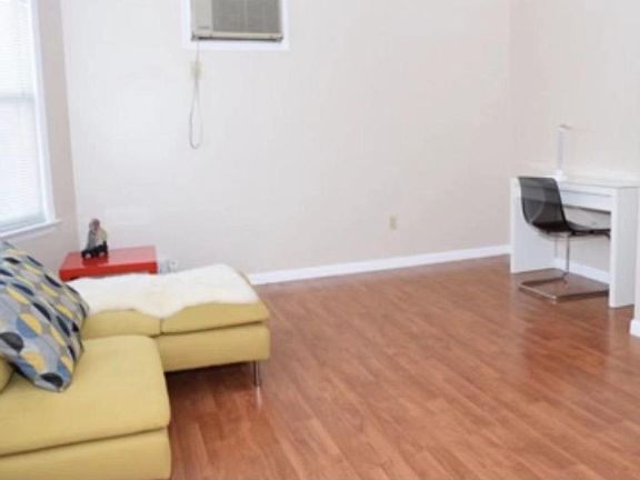 3rd image of 43 Kingsland Ave