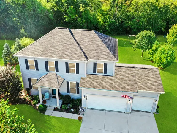 2085 Walnut Glen Blvd, Island Lake, IL 60042