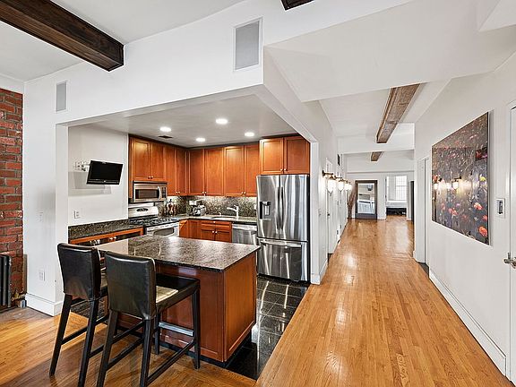 3rd image of 15 W 17th St APT 8
