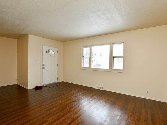3rd image of 716 Henderson Ave