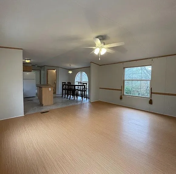 1374 Meadowlark Ln — Photo 3