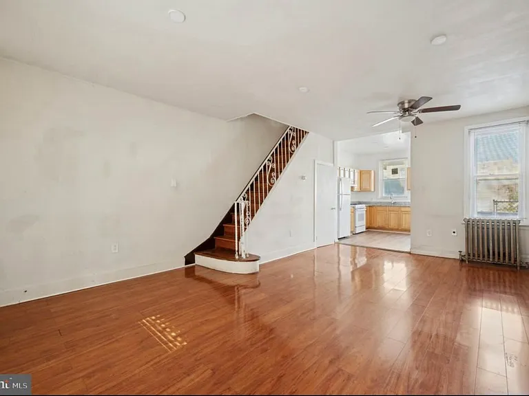 1043 W Russell St — Photo 4