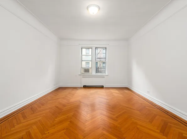 680 West 204th Street 3F image 3 of 15