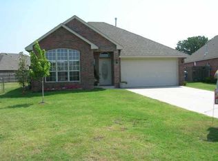 1612 Silver Oak Dr, Tuttle, OK 73089