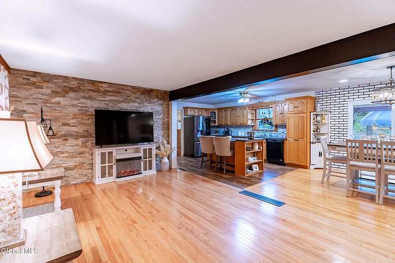 4th image of 1686 Julianne Drive