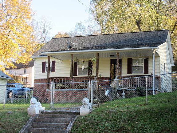 3rd image of 101 Douglas Ln
