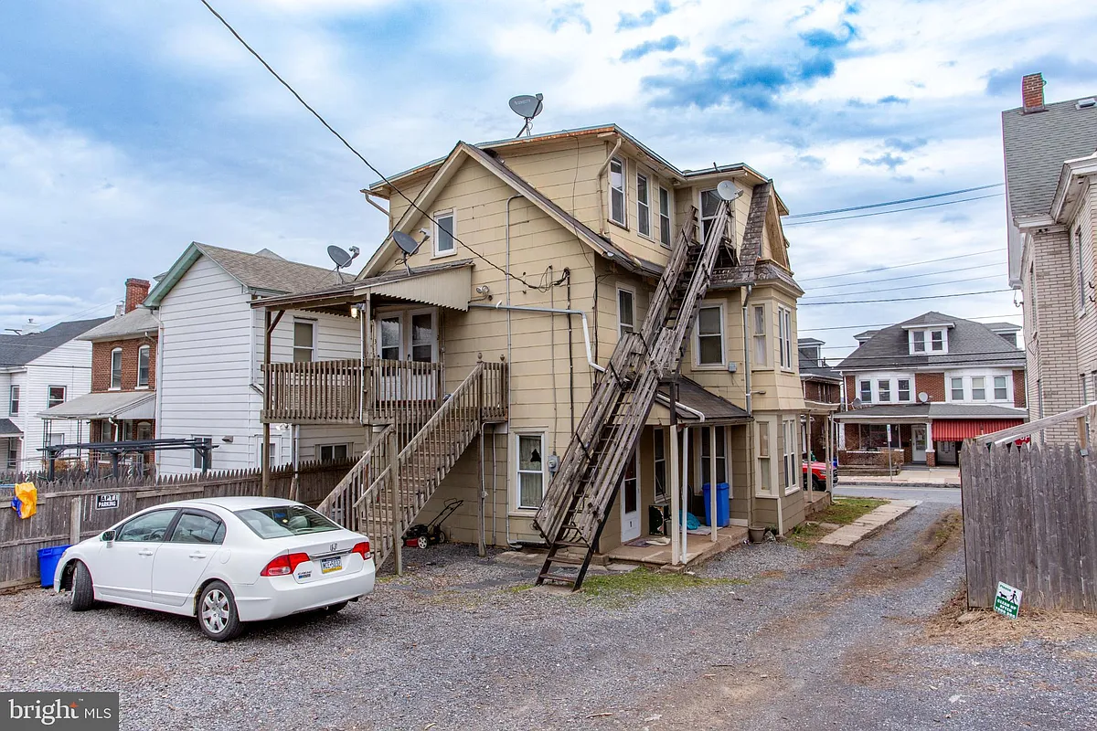 Building Photo - 37 S 13th St #3