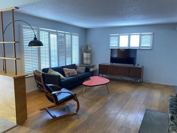 4th image of 1823 Park St