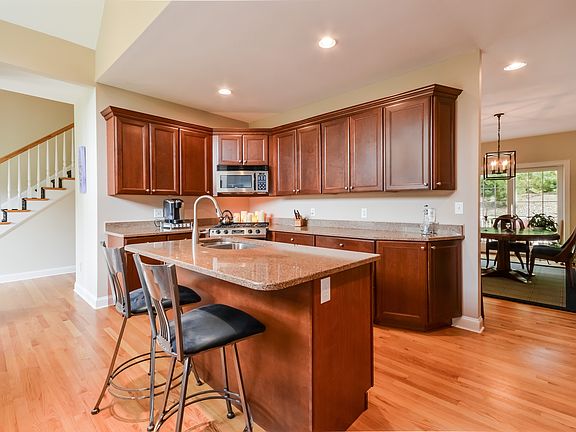 5th image of 137 Cairn Ridge Rd