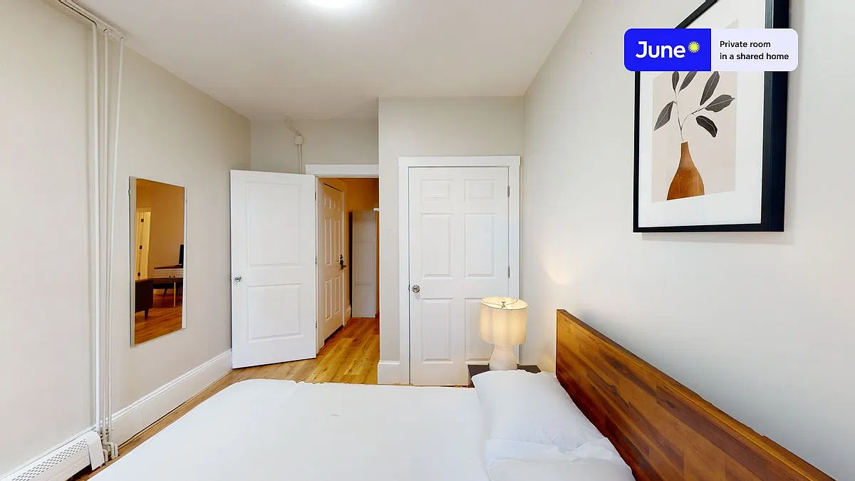 Full bedroom in 5 bed/2 bath home in Brighton #1403 E — Photo 3