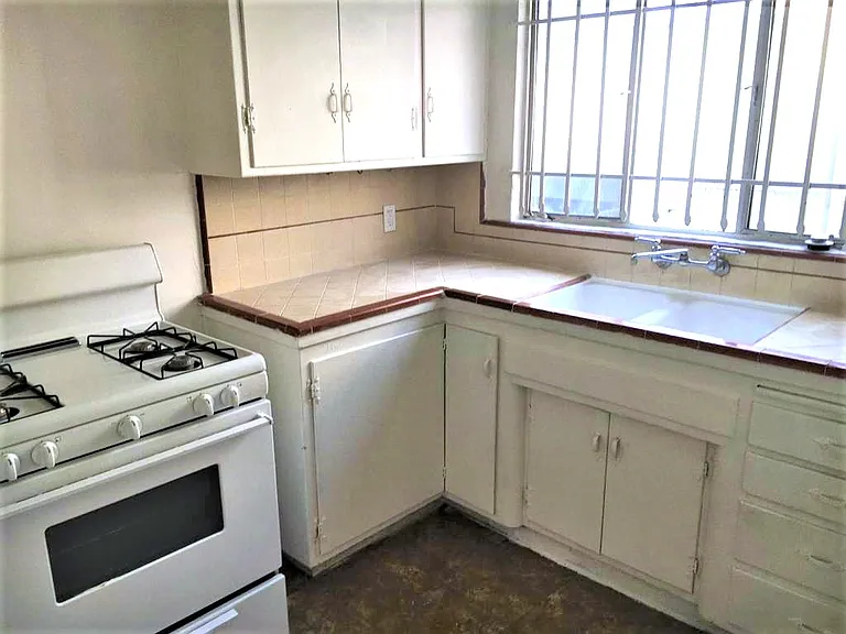 838 N Hayworth Ave #8 — Photo 4