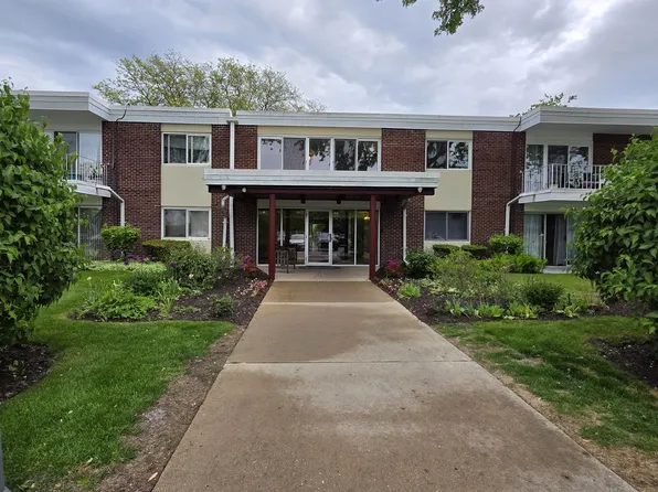 127 N Wolf Rd APT 41A, Wheeling, IL 60090