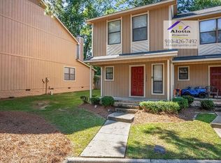 1320 N Forest Dr, Fayetteville, NC 28303