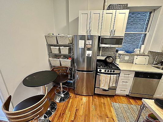 4th image of 249 W 11th St APT 4R